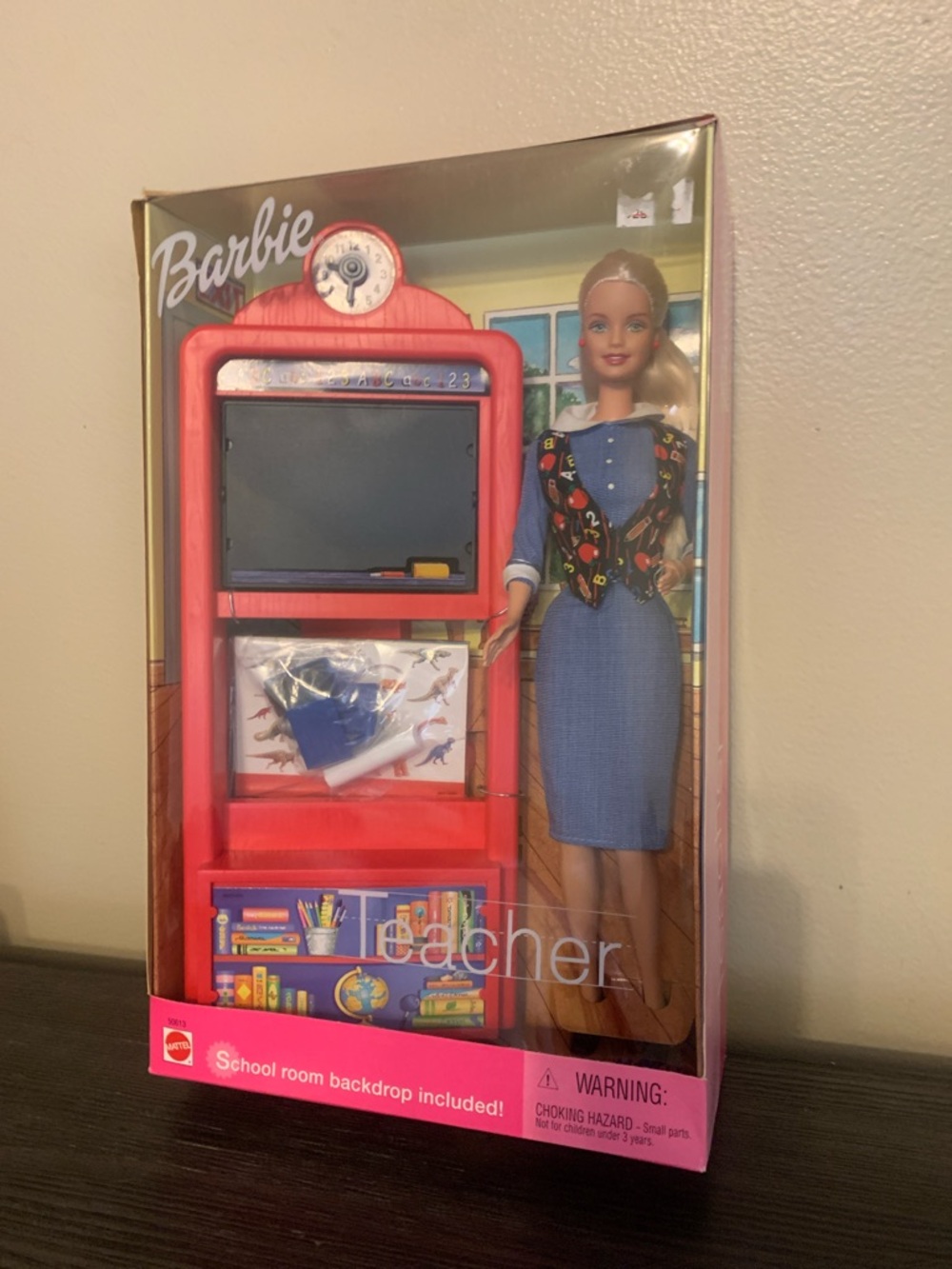 Mattel Barbie Teacher 2000 with Red Chalkboard and Blue Dress vintage new 61